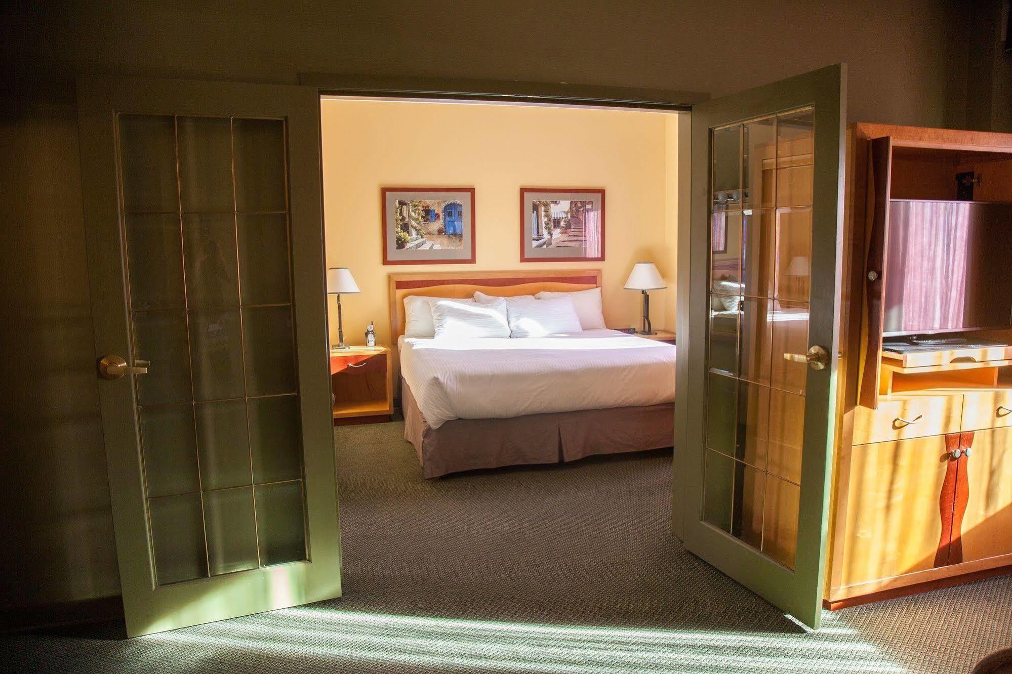 เมดิซิน แฮต ลอดจ์ เทรดมาร์ค คอลเลคชั่น บาย วินด์แฮม Hotel เมดิซีนแฮท ภายนอก รูปภาพ